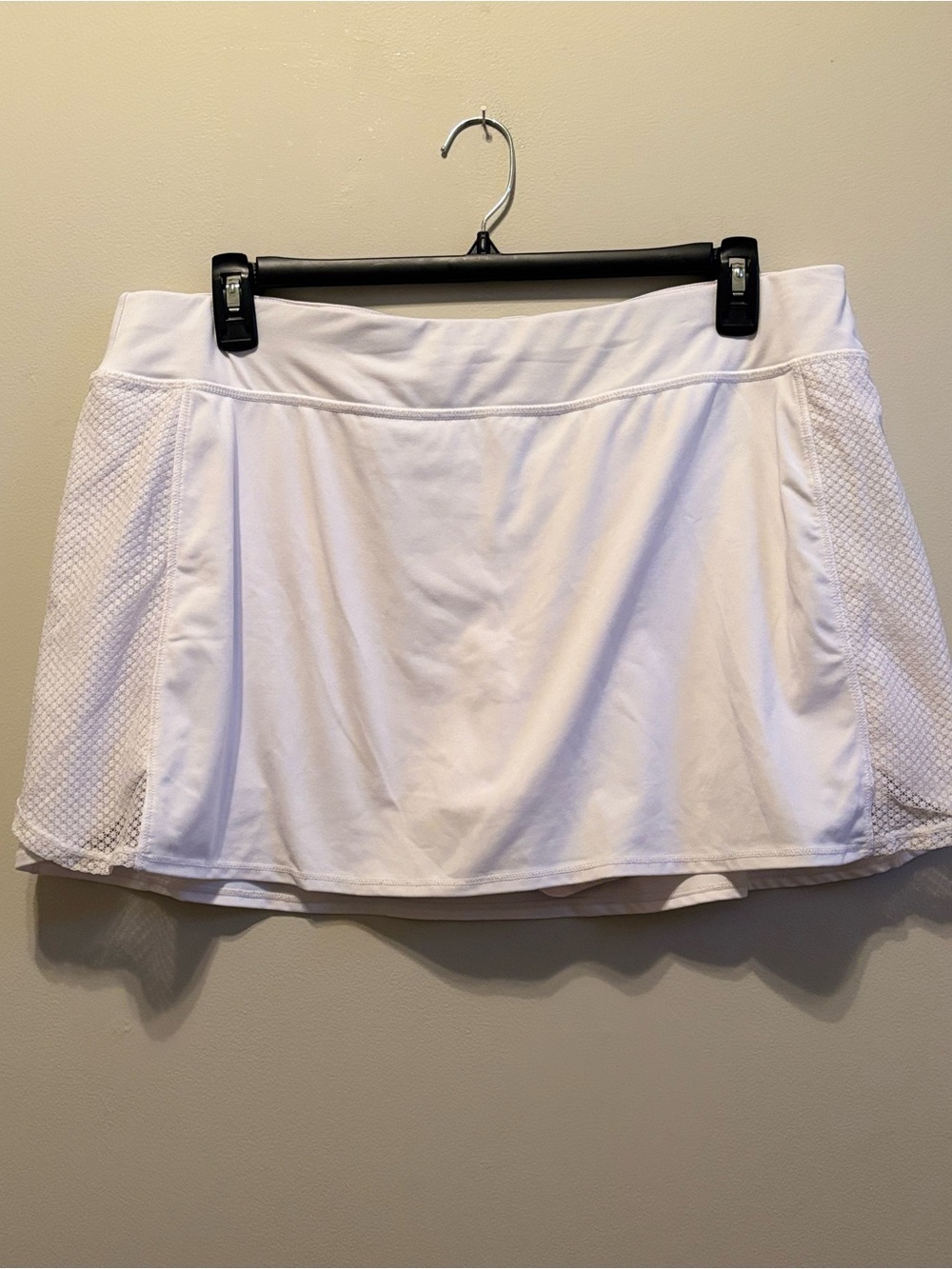 Xersion White Performance Shorts with Inner Waistband